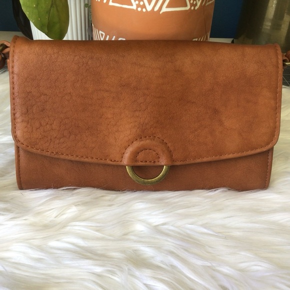 Universal Thread Tan Clutch Wristlet - Picture 1 of 7